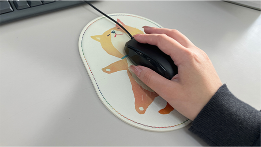 おなかさすさすマウスパッド使用イメージ