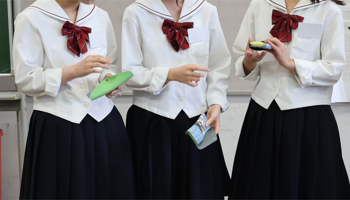 浜松開誠館高等学校にてペンケース作りのワークショップを行いました