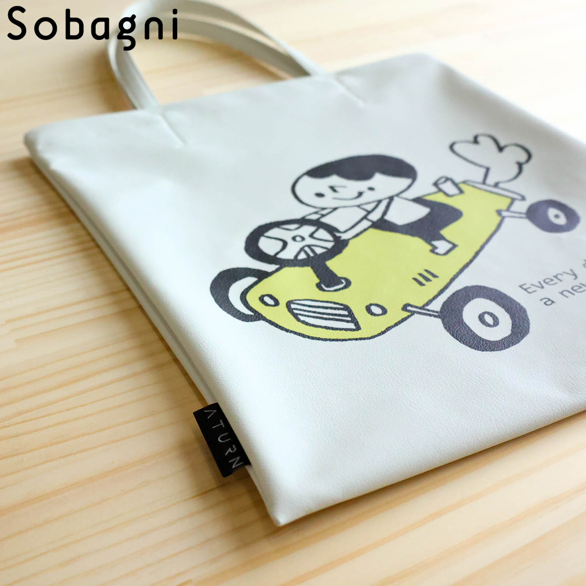 Sobagni ソバニ公式 マチなしgogoトート 国産エシカルレザー トートバッグ 縦型レッスンバッグ 習い事 通学 ステッチ ホワイト ワンマイルバッグ イラスト イクタケマコト 高級 高耐久 撥水 防水 防汚 無地 お手入れ簡単 汚れに強い ウォッシャブル 日本製 合皮 合成皮革